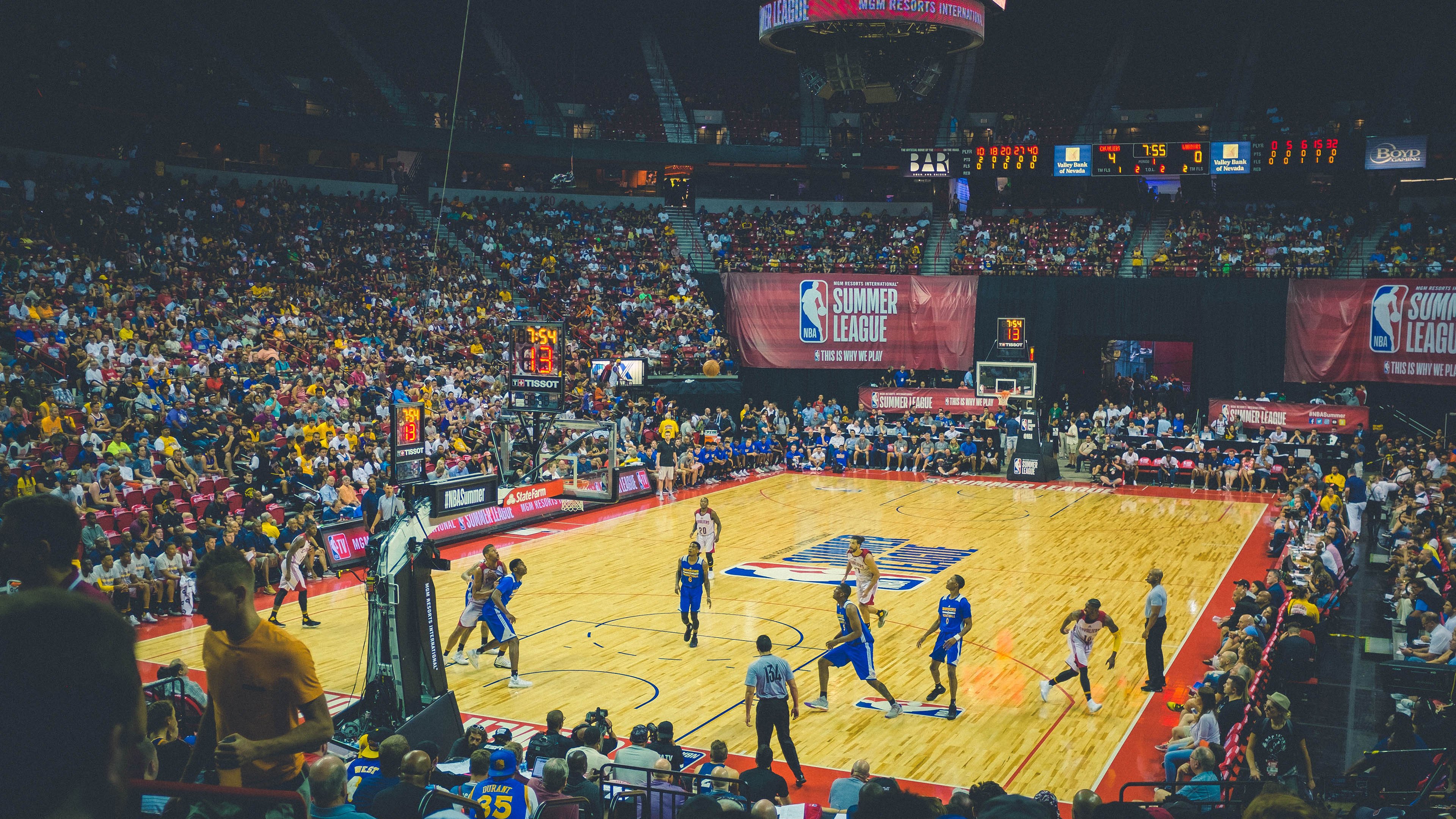 离谱！NBA步行者连夜飞成都，最后0.3秒绝杀四川！但王哲林这一战，直接把美国球探打懵了